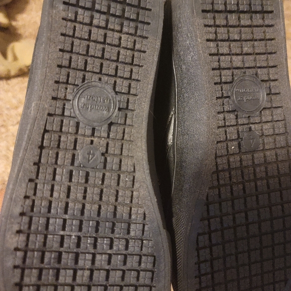 Boys size 4, high top shoes - Picture 3 of 3